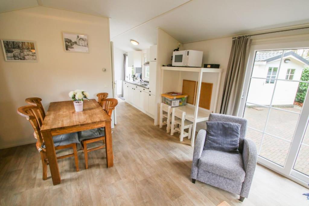 Luxe Vrijstaande Chalet Епе Екстериор снимка